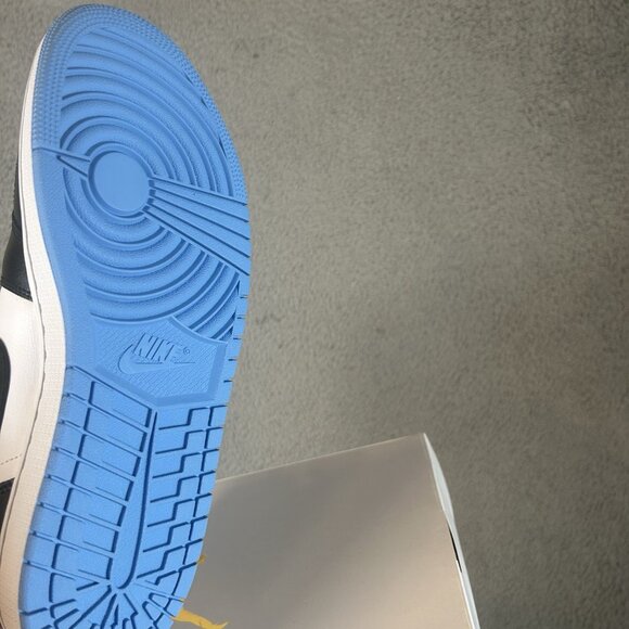 Nike Air Jordan 1 Mid University Blue White Black BQ6472-102 Size 10.5 W 9 M - Picture 6 of 7